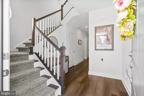 Entry Way - 962 Holden Rd, Frederick, MD 21701 photo 7 of 10