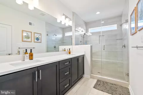 Bath - 962 Holden Rd, Frederick, MD 21701 photo 1 of 4