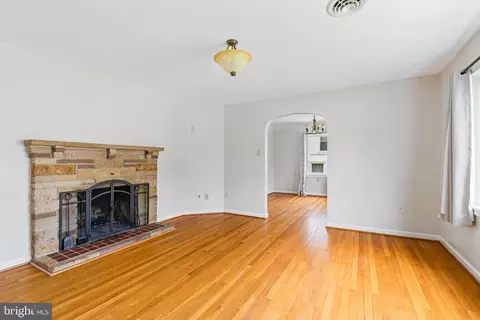 Living - 708 E Main St, Middletown, MD 21769 photo 1 of 3