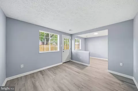 Living - 5749 Charstone Ct, Frederick, MD 21703 photo 7 of 11