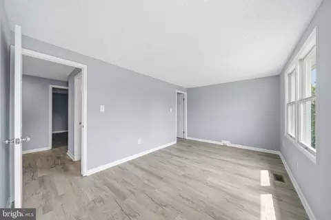 Living - 5749 Charstone Ct, Frederick, MD 21703 photo 10 of 11