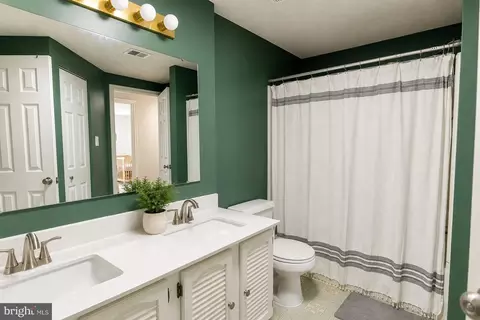 Bath - 800 E Stratford Way #E, Frederick, MD 21701 photo 2 of 2