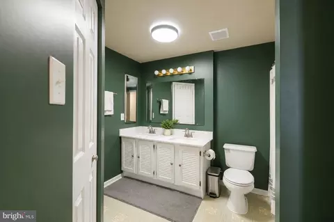 Bath - 800 E Stratford Way #E, Frederick, MD 21701 photo 1 of 2