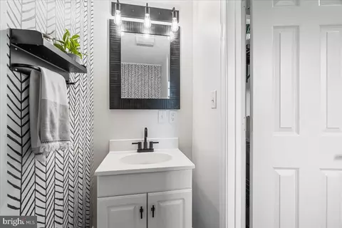 Bath - 46 Hamilton Ave, Frederick, MD 21701 photo 1 of 2