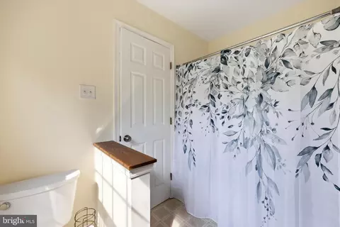 Entry Way - 525 Ellison Ct, Frederick, MD 21703 photo 4 of 5