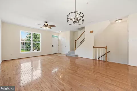 Living - 525 Ellison Ct, Frederick, MD 21703 photo 6 of 11
