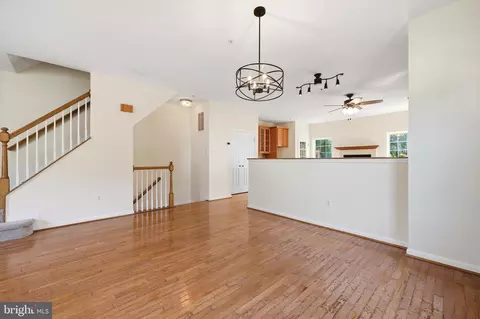 Living - 525 Ellison Ct, Frederick, MD 21703 photo 7 of 11