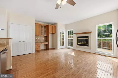 Living - 525 Ellison Ct, Frederick, MD 21703 photo 9 of 11