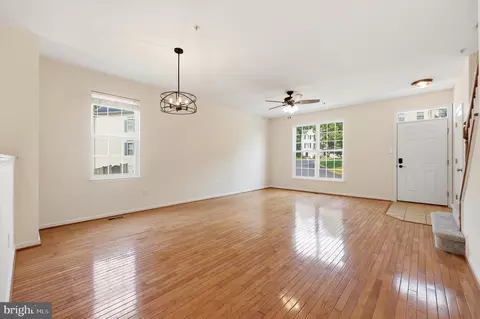 Living - 525 Ellison Ct, Frederick, MD 21703 photo 4 of 11