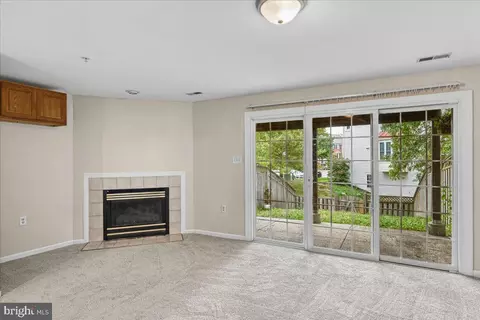 Living - 952 Jubal Way, Frederick, MD 21701 photo 3 of 4