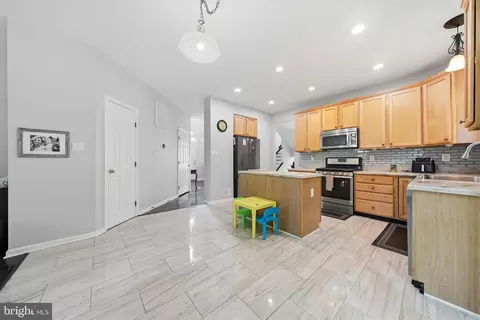 Entry Way - 6440 Spring Forest Rd, Frederick, MD 21701 photo 4 of 8