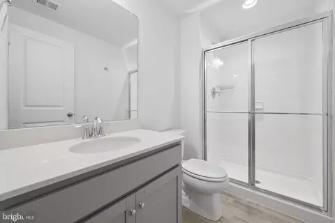 Bath - 5720 Hawk Ridge Rd, Frederick, MD 21704 photo 3 of 3