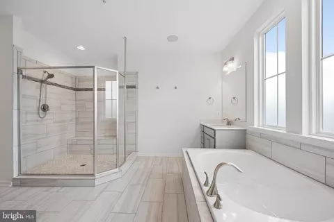 Bath - 5720 Hawk Ridge Rd, Frederick, MD 21704 photo 1 of 3