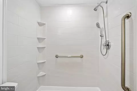 Bath - 811 Stratford Way #E, Frederick, MD 21701 photo 3 of 3
