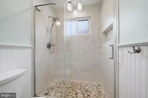 Bath - 513 Biggs Ave, Frederick, MD 21702 photo 2 of 4