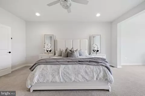 Bedroom - 5707 Hawk Ridge Rd, Frederick, MD 21704 photo 7 of 16