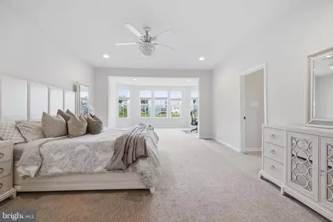 Bedroom - 5707 Hawk Ridge Rd, Frederick, MD 21704 photo 5 of 16