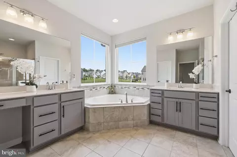 Bath - 5707 Hawk Ridge Rd, Frederick, MD 21704 photo 1 of 3