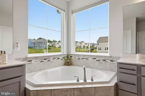 Bath - 5707 Hawk Ridge Rd, Frederick, MD 21704 photo 2 of 3