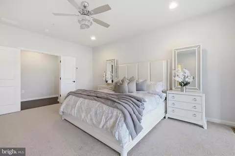 Bedroom - 5707 Hawk Ridge Rd, Frederick, MD 21704 photo 8 of 16