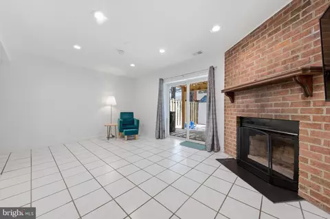 Living - 1554 Dockside Dr, Frederick, MD 21701 photo 3 of 3