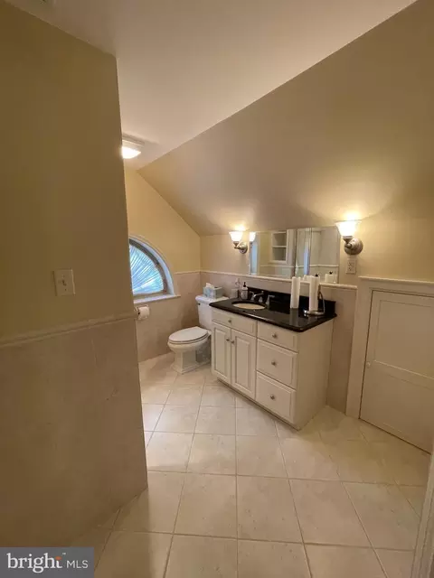Bath - 310 Upper College Ter, Frederick, MD 21701 photo 10 of 15