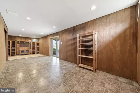 Living - 814 Fifth Ave, Brunswick, MD 21716 photo 10 of 10
