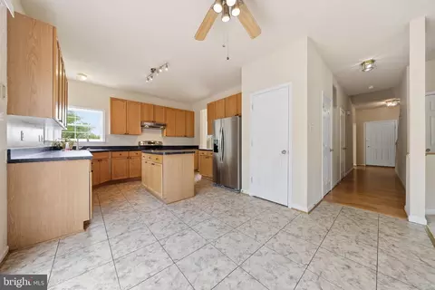 Entry Way - 814 Fifth Ave, Brunswick, MD 21716 photo 4 of 12