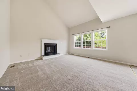 Living - 814 Fifth Ave, Brunswick, MD 21716 photo 6 of 10