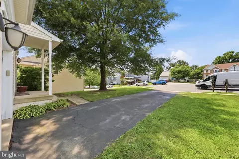 Exterior - 814 Fifth Ave, Brunswick, MD 21716 photo 5 of 15