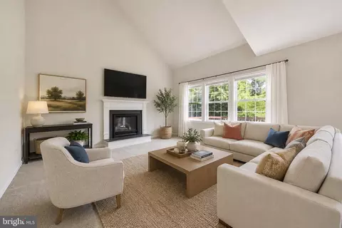 Living - 814 Fifth Ave, Brunswick, MD 21716 photo 5 of 10