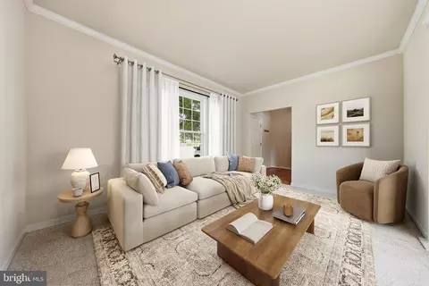 Living - 814 Fifth Ave, Brunswick, MD 21716 photo 1 of 10
