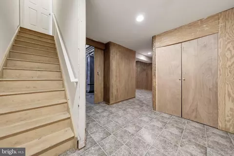 Entry Way - 814 Fifth Ave, Brunswick, MD 21716 photo 11 of 12