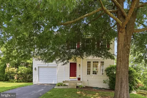 Exterior - 814 Fifth Ave, Brunswick, MD 21716 photo 2 of 15