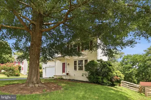 Exterior - 814 Fifth Ave, Brunswick, MD 21716 photo 3 of 15