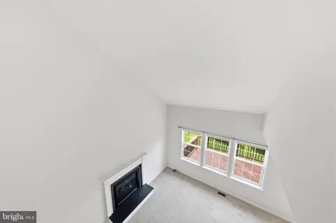 Living - 814 Fifth Ave, Brunswick, MD 21716 photo 8 of 10