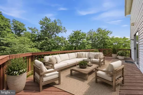 Exterior - 814 Fifth Ave, Brunswick, MD 21716 photo 10 of 15