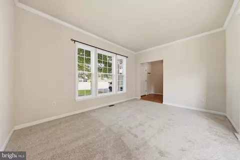 Living - 814 Fifth Ave, Brunswick, MD 21716 photo 2 of 10
