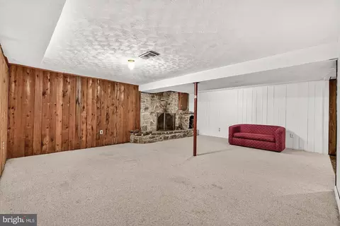 Living - 9209 Oak Tree Cir, Frederick, MD 21701 photo 4 of 7
