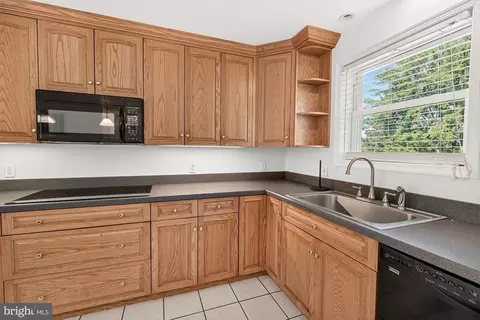 Kitchen - 9209 Oak Tree Cir, Frederick, MD 21701 photo 2 of 5