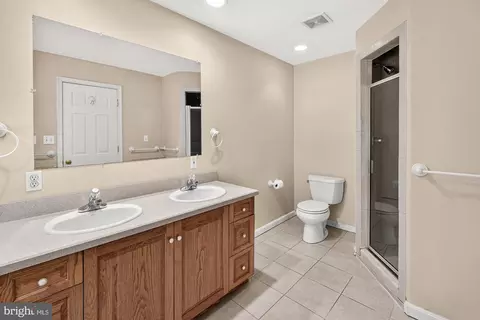 Bath - 9209 Oak Tree Cir, Frederick, MD 21701 photo 1 of 5