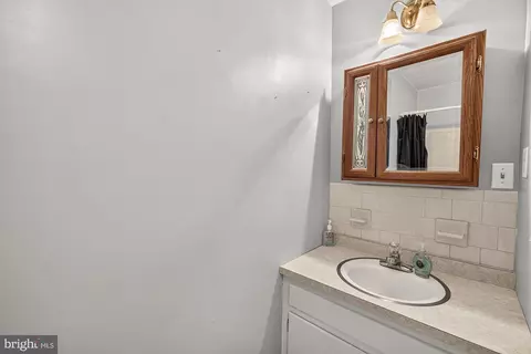 Bath - 9209 Oak Tree Cir, Frederick, MD 21701 photo 4 of 5