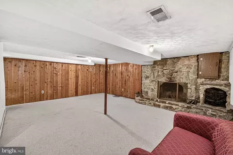 Living - 9209 Oak Tree Cir, Frederick, MD 21701 photo 7 of 7