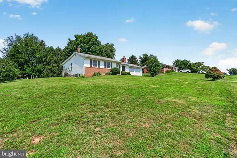 Exterior - 9209 Oak Tree Cir, Frederick, MD 21701 photo 3 of 3
