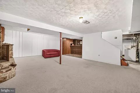 Living - 9209 Oak Tree Cir, Frederick, MD 21701 photo 6 of 7