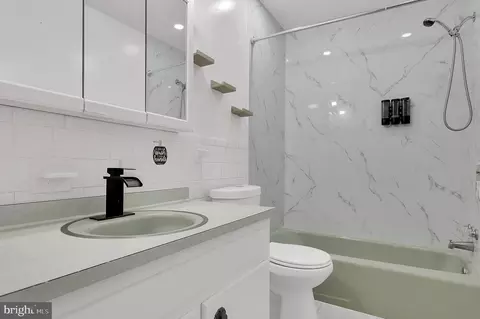 Bath - 6621 Willis Ln, Frederick, MD 21702 photo 1 of 2