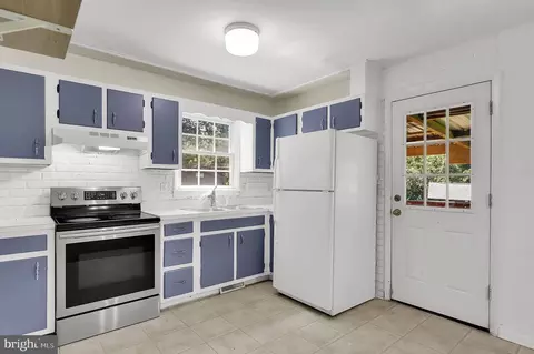 Kitchen - 6621 Willis Ln, Frederick, MD 21702 photo 2 of 2