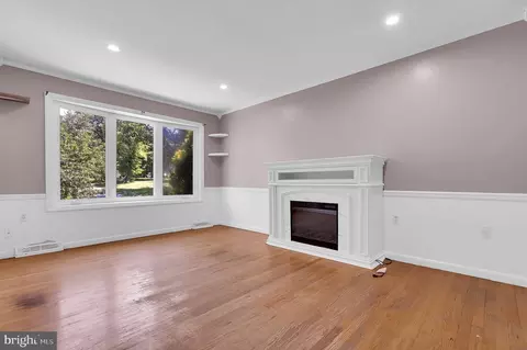 Living - 6621 Willis Ln, Frederick, MD 21702 photo 3 of 4