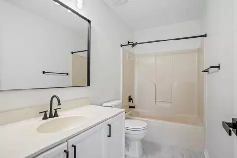 Bath - 90 Howard Ct, Frederick, MD 21702 photo 3 of 6