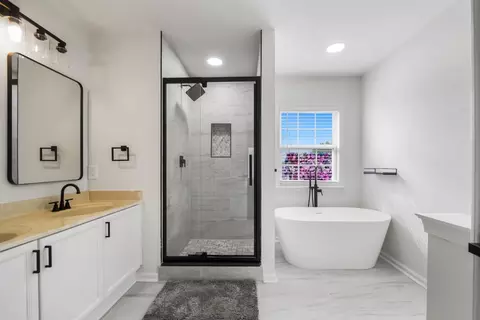 Bath - 90 Howard Ct, Frederick, MD 21702 photo 1 of 6